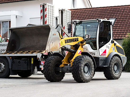 Maschinenverleih-Bockhorni-Vermietung-Verleih-Lader-550x413