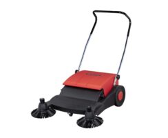 Die Handkehrmaschine mit Bürsten als freigestelltes Foto